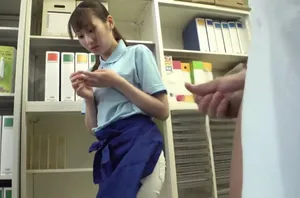 Cô con gái thèm “chuối” của chủ một nhà tắm công cộng