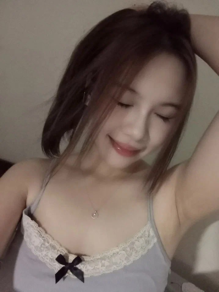 Massage cho em gái vú to sướng lồn bắn nước tùm lum